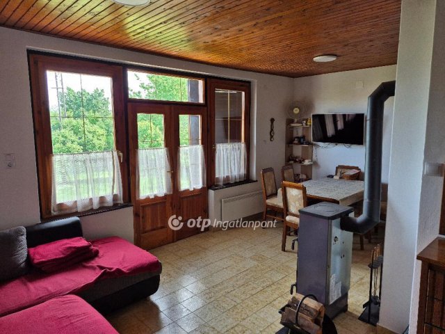 Eladó családi ház, Ábrahámhegyen 79.9 M Ft, 1+2 szobás
