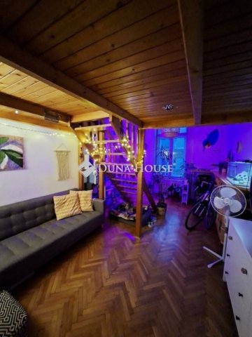 Eladó téglalakás, Budapesten, VI. kerületben 65 M Ft, 1 szobás