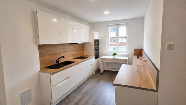 Eladó téglalakás, Komlón, Köztársaság utcában 43.9 M Ft