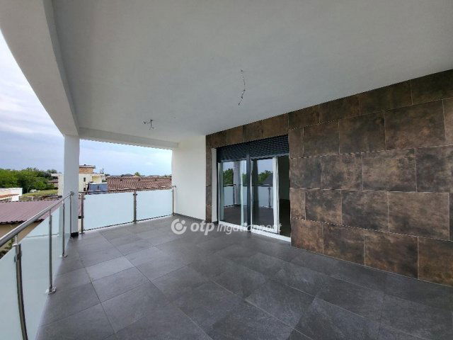 Eladó téglalakás, Siófokon 97.9 M Ft, 3 szobás