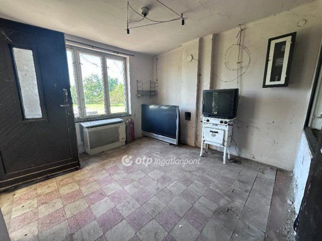 Eladó családi ház, Cegléden 15 M Ft, 1 szobás