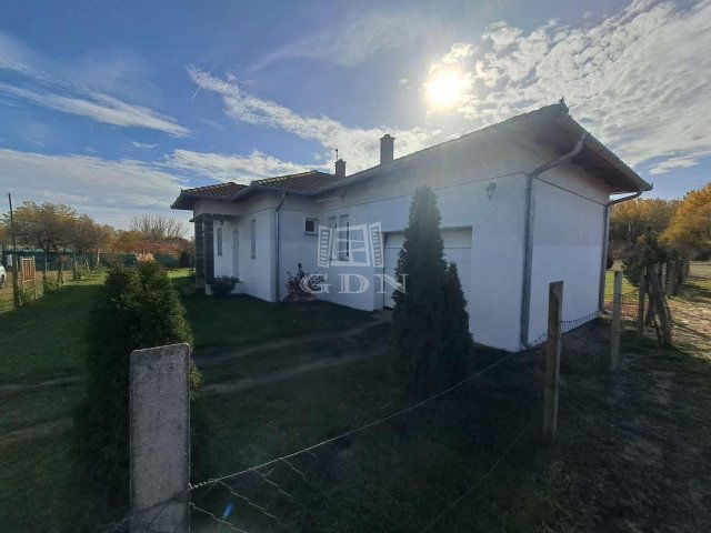 Eladó családi ház, Kecskeméten 69.9 M Ft, 3 szobás