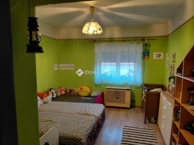 Eladó családi ház, Bényén 53 M Ft, 3 szobás