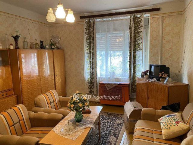 Eladó családi ház, Kunszentmártonban 9.5 M Ft, 3 szobás