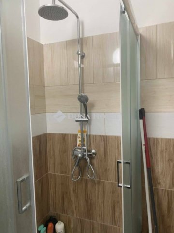 Eladó téglalakás, Komlón 25 M Ft, 3 szobás