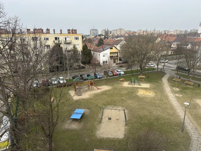 Eladó panellakás, Győrött 63 M Ft, 4 szobás