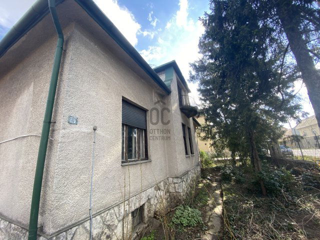 Eladó családi ház, Esztergomban 89.9 M Ft, 4 szobás
