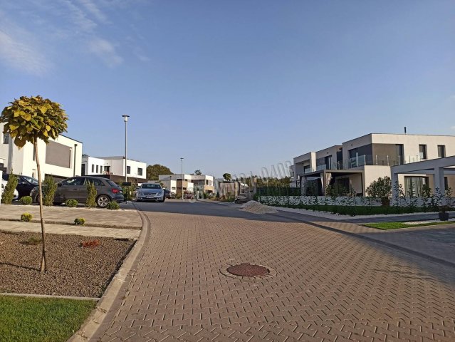 Eladó családi ház, Mogyoródon 299 M Ft, 5 szobás