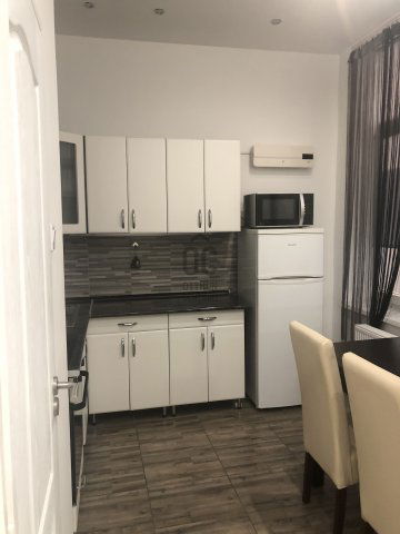 Kiadó téglalakás, albérlet, Szolnokon 230 E Ft / hó, 3 szobás