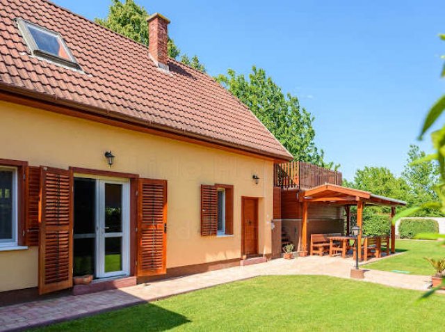 Eladó családi ház, Siófokon 219.9 M Ft, 6 szobás