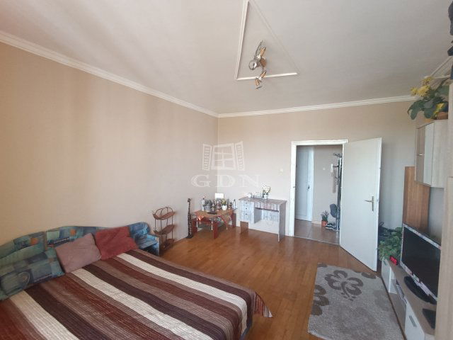 Eladó panellakás, Kecskeméten 37.9 M Ft, 2 szobás