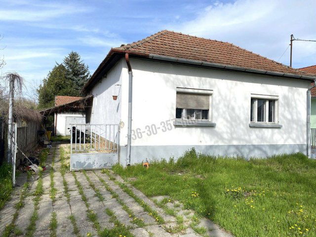 Eladó családi ház, Szegeden 115 M Ft, 2 szobás
