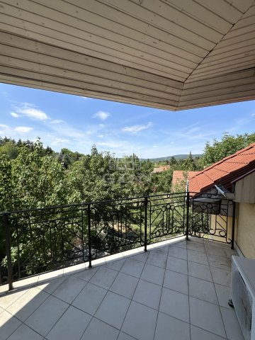 Eladó családi ház, Budakeszin 244 M Ft, 5+1 szobás