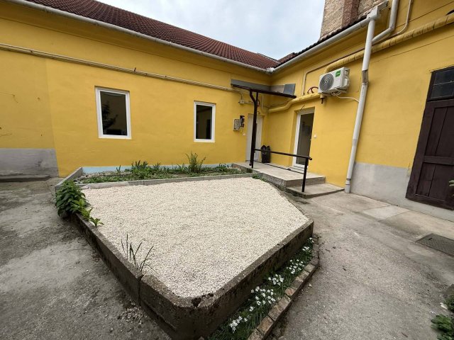 Eladó téglalakás, Pécsett 69.9 M Ft, 1+2 szobás