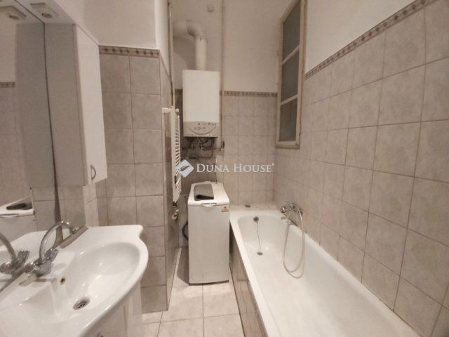 Eladó téglalakás, Budapesten, VI. kerületben 99.9 M Ft, 2 szobás