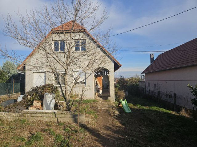 Eladó családi ház, Pécsett 69.9 M Ft, 3 szobás