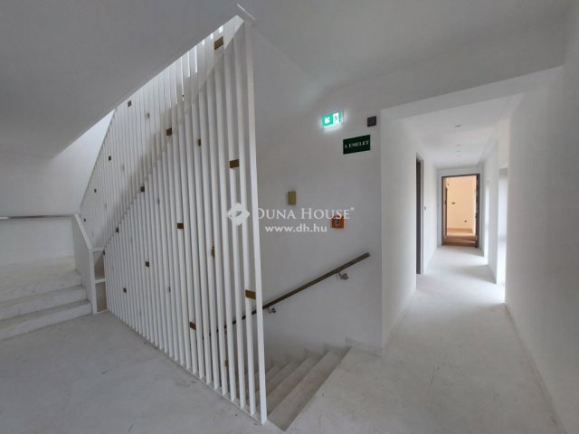 Eladó téglalakás, Siófokon 91.088 M Ft, 2 szobás