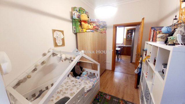 Eladó téglalakás, Kecskeméten 254 M Ft, 9 szobás