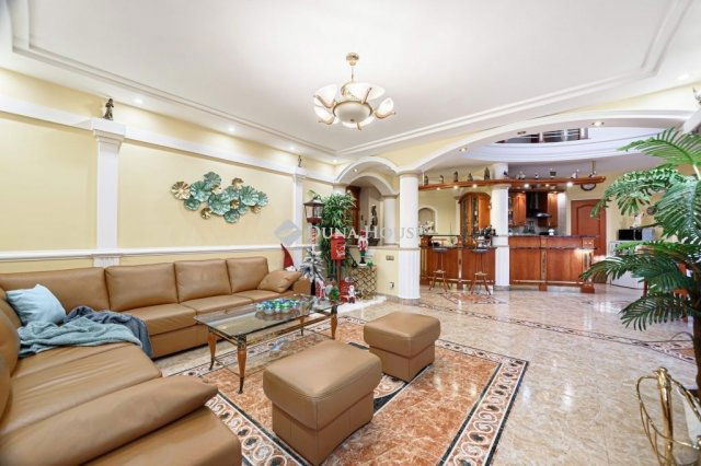 Eladó családi ház, Szigetszentmiklóson 350 M Ft, 4 szobás