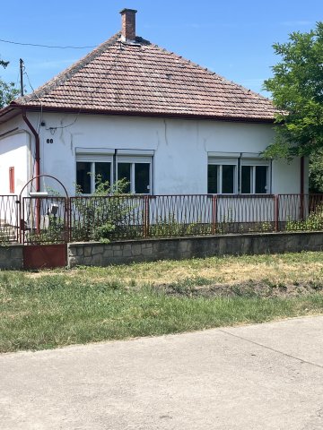 Eladó családi ház, Nagybánhegyesen 15 M Ft, 2 szobás