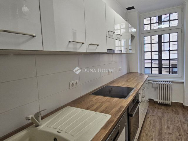 Kiadó téglalakás, albérlet, Pécsett 270 E Ft / hó, 4 szobás