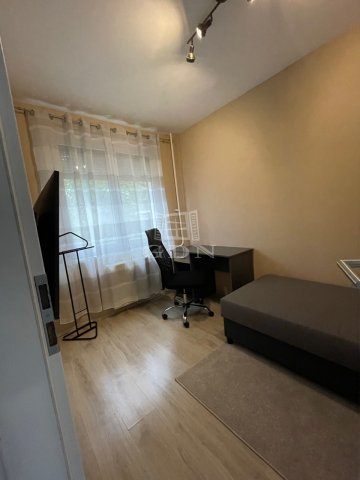 Kiadó panellakás, albérlet, Szegeden 80 E Ft / hó, 3+1 szobás