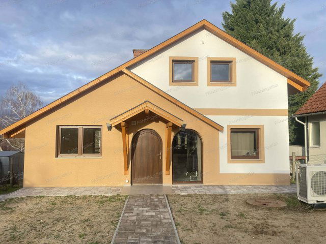 Eladó családi ház, Esztergomban 129 M Ft, 4 szobás