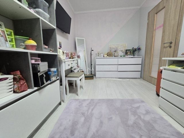 Eladó panellakás, Pécsett 57.2 M Ft, 3 szobás