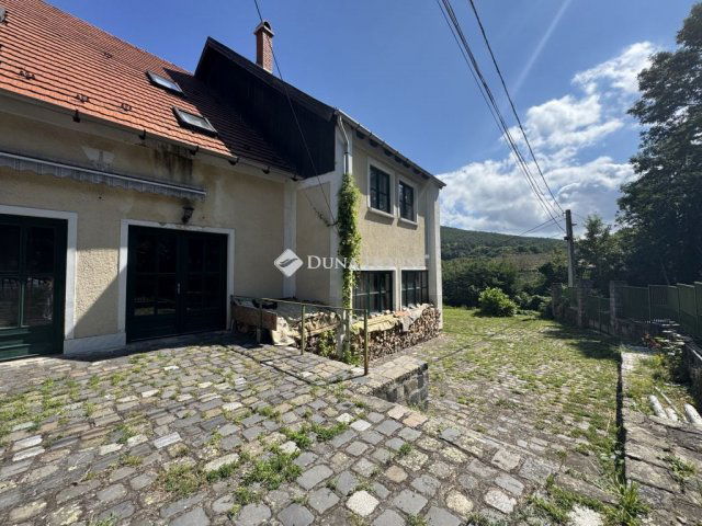 Eladó családi ház, Pilisszentlászlón 225 M Ft, 3+3 szobás