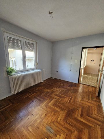 Eladó családi ház, Pápán 43.9 M Ft, 2+1 szobás