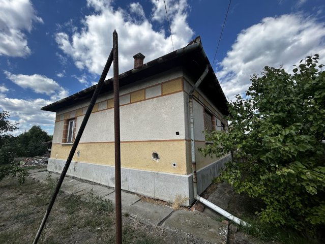 Eladó családi ház, Besenyszögön 22.9 M Ft, 2 szobás