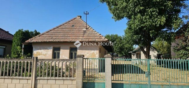 Eladó családi ház, Tápiószecsőn 23.9 M Ft, 2 szobás