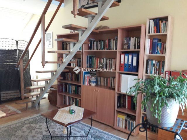 Eladó téglalakás, Esztergomban 67.7 M Ft, 3 szobás