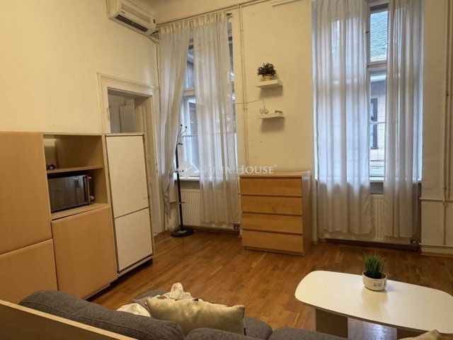 Eladó téglalakás, Budapesten, VII. kerületben 69.9 M Ft