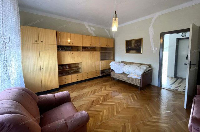 Eladó családi ház, Ácson 63.9 M Ft, 5 szobás