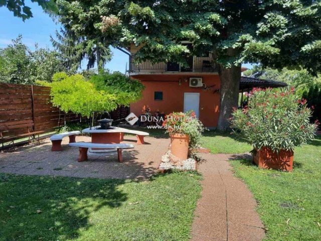 Eladó családi ház, Siófokon 196 M Ft, 7 szobás