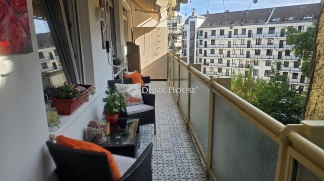 Eladó téglalakás, Budapesten, II. kerületben 150 M Ft, 3 szobás