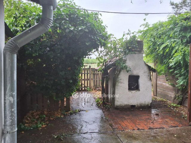 Eladó nyaraló, Csemőn 41.6 M Ft, 3 szobás / költözzbe.hu