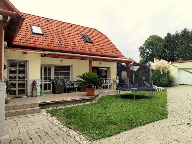 Eladó családi ház, Balatonszentgyörgyön 146.9 M Ft, 5+1 szobás