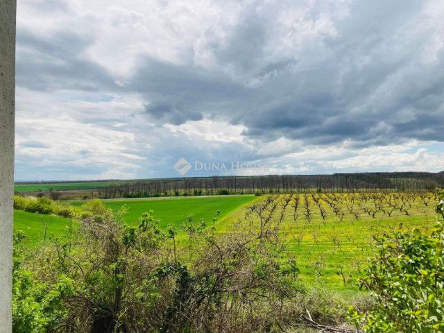 Eladó telek, Szomoron 15 M Ft / költözzbe.hu