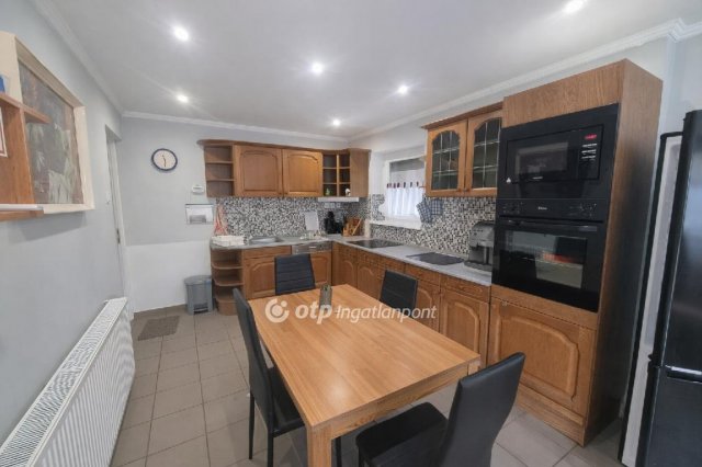 Eladó családi ház, Kunszentmiklóson 30.5 M Ft, 2 szobás