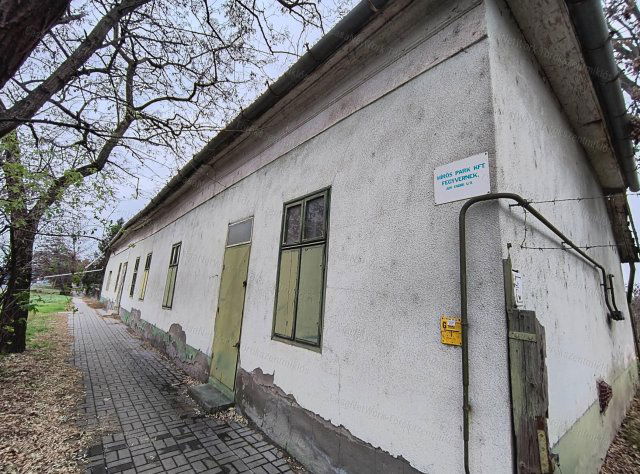 Eladó családi ház, Fegyverneken 7.9 M Ft, 3 szobás