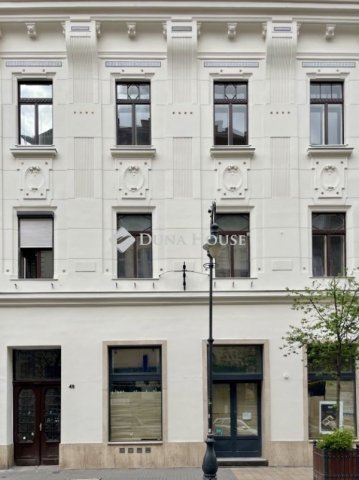 Eladó téglalakás, Budapesten, VI. kerületben 75 M Ft, 1 szobás