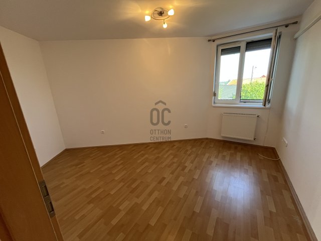 Kiadó téglalakás, albérlet, Pécsett 220 E Ft / hó, 2 szobás