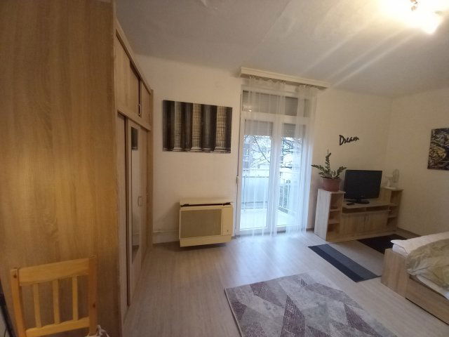 Kiadó téglalakás, albérlet, Pécsett, Bihari János utcában