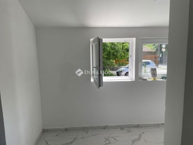 Eladó családi ház, Szigetszentmiklóson 57.5 M Ft, 2 szobás