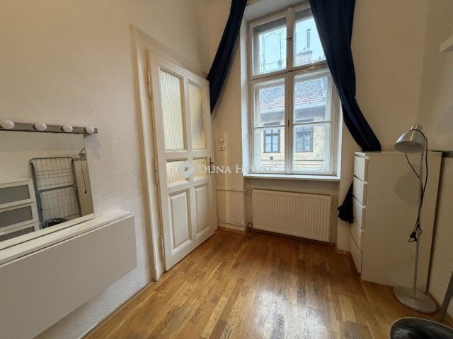 Eladó téglalakás, Budapesten, VII. kerületben 69.9 M Ft