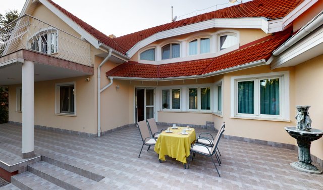Eladó családi ház, Budaörsön 398 M Ft, 7 szobás