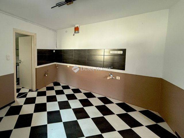 Eladó családi ház, Siófokon 57.7 M Ft, 2 szobás