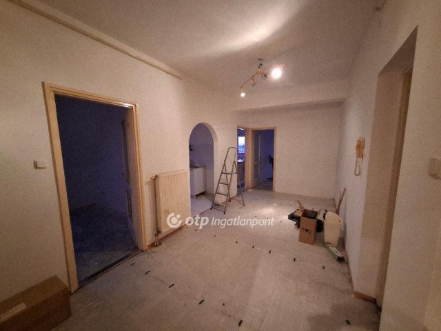 Eladó téglalakás, Egerben 49.5 M Ft, 2+1 szobás